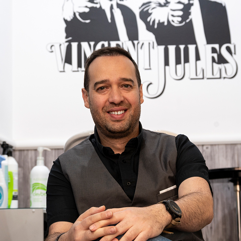 ROBER-Inicio-08 Imagen primer plano de dos maquinillas eléctricas de precisión de afeitado